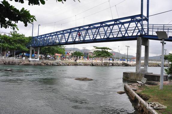 Ponte sobre a barra da lagoa da Conceição, em Florianópolis, Santa Catarina